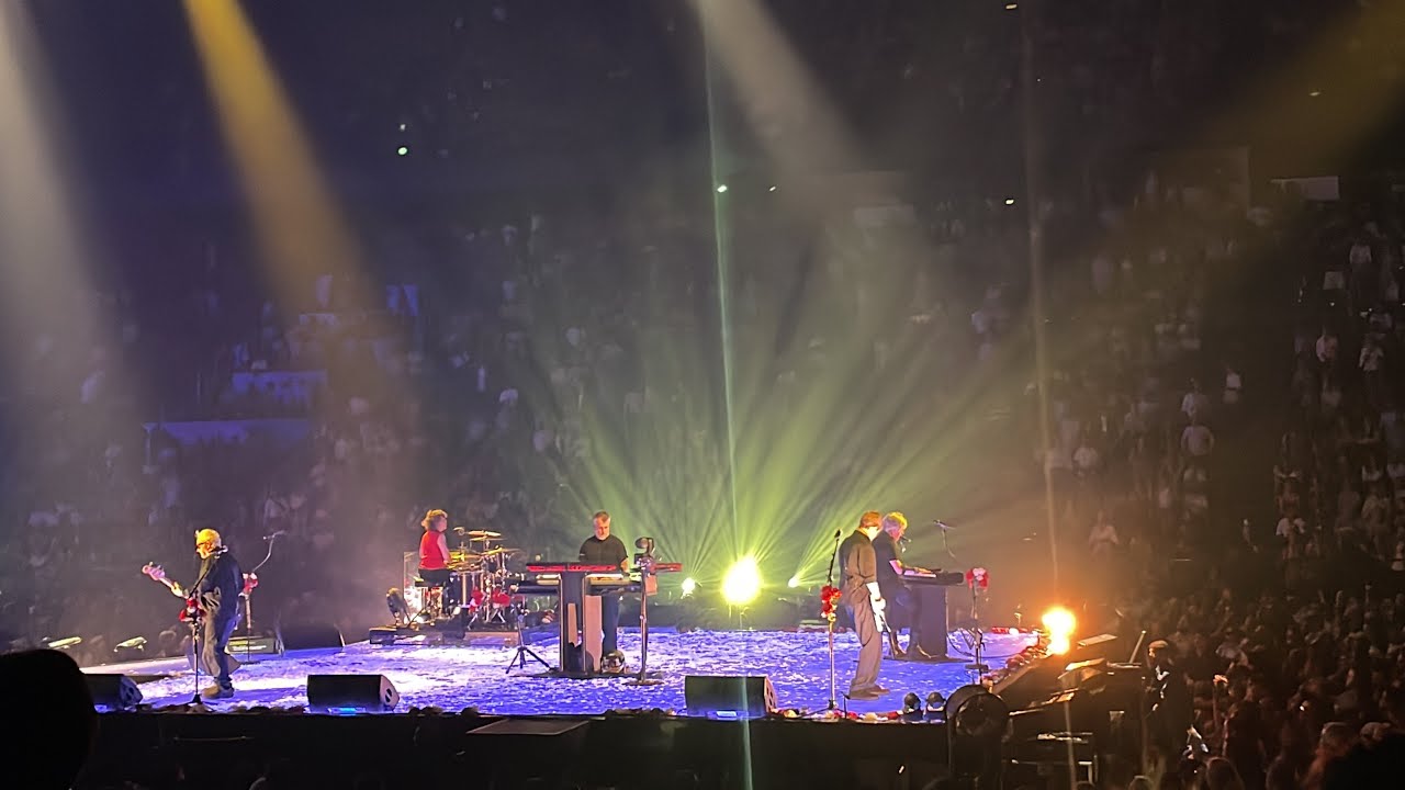 INDOCHINE - À l'est de Java Live Paris Accor Arena 17.06.25