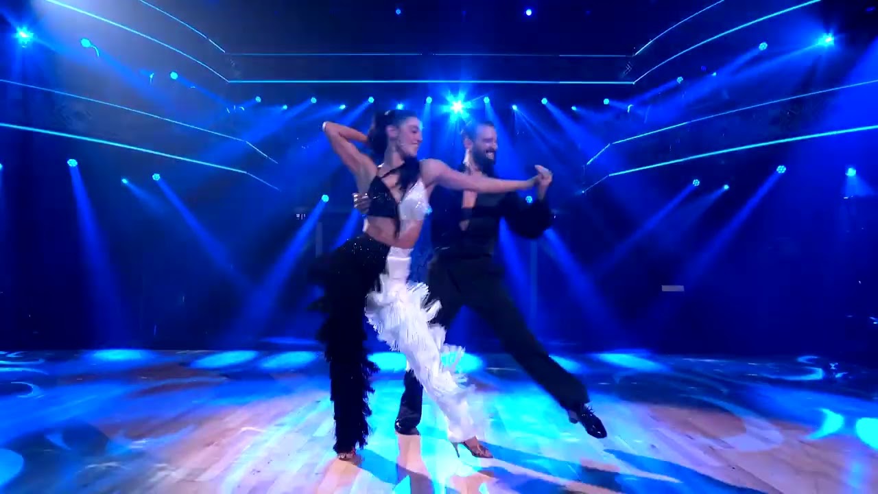 Guest Charli d&rsquo;Amelio and Mark Ballas&rsquo; TikTok Night Performance | Dancing with the Stars