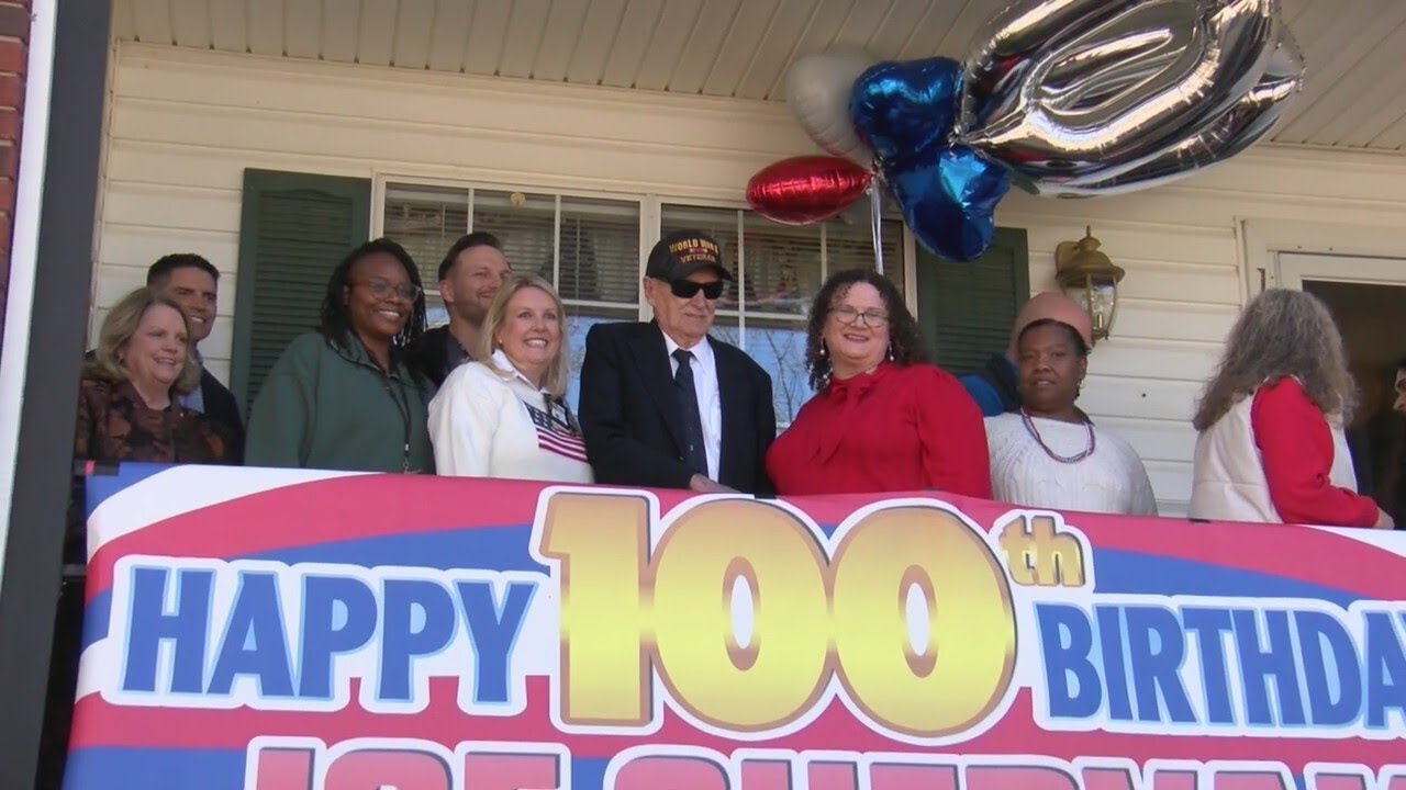 Birthday parade honors 100-year-old World War II veteran in Little Rock