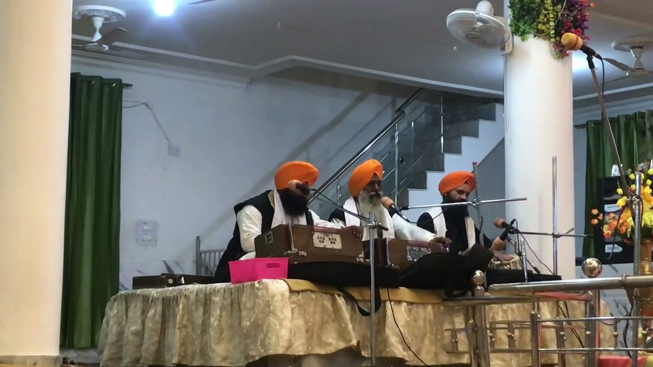ਜਾ ਕੈ ਮੀਤੁ ਸਾਜਨੁ ਹੈ ਸਮੀਆ ॥