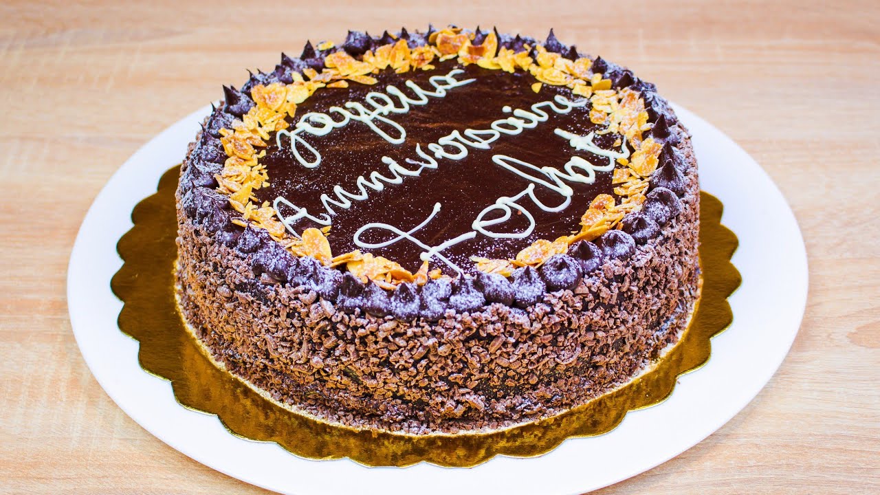 أسهل و ألذ كيكة عيد ميلاد ممكن تجربوها 😍 كيكة كلها شوكولا 🍫 بدون جينواز خفيفة و بنييينة بزااااف 😋