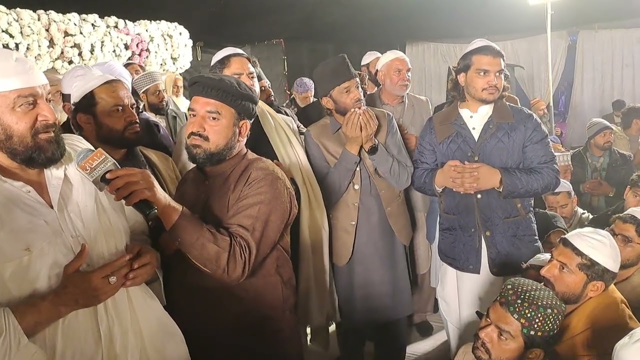 پیر سید سعید الحسن شاہ صاحب 28 واں سالانہ عرس مبارک پیر حافظ جی سرکار رح پر اجتماعی دعا فرما رہے ہیں