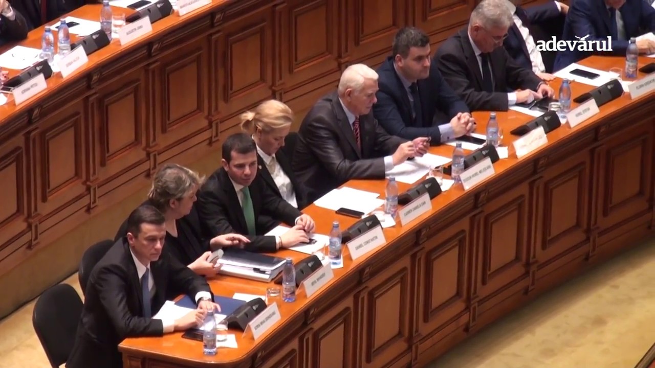Băsescu, Tăriceanu și Dragnea s-au ironizat în plenul Parlamentului