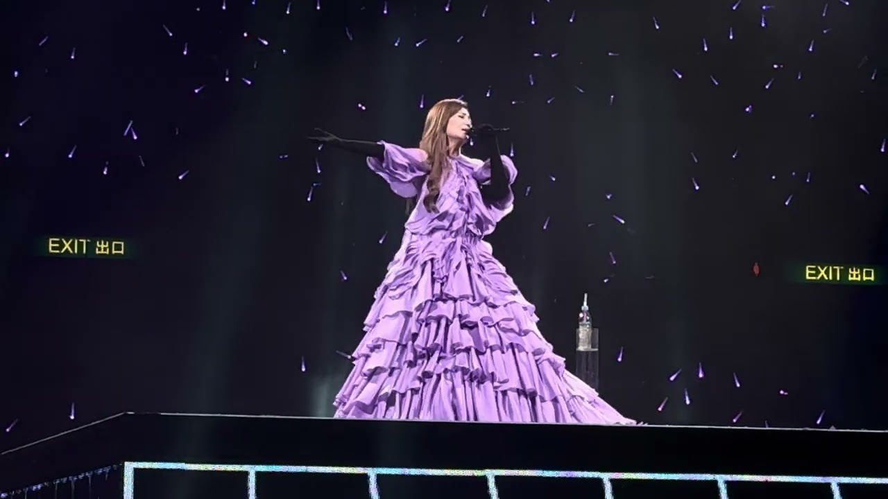 「接受」梁静茹 时隔10年再次唱响香港红馆｜当我们谈论爱情2.0 世界巡回演唱会 香港站 2025.02.08｜我们都接受 一定是彼此不够成熟 在爱情里分不了轻重 诚实得过了头 不能退后 也无法向前走