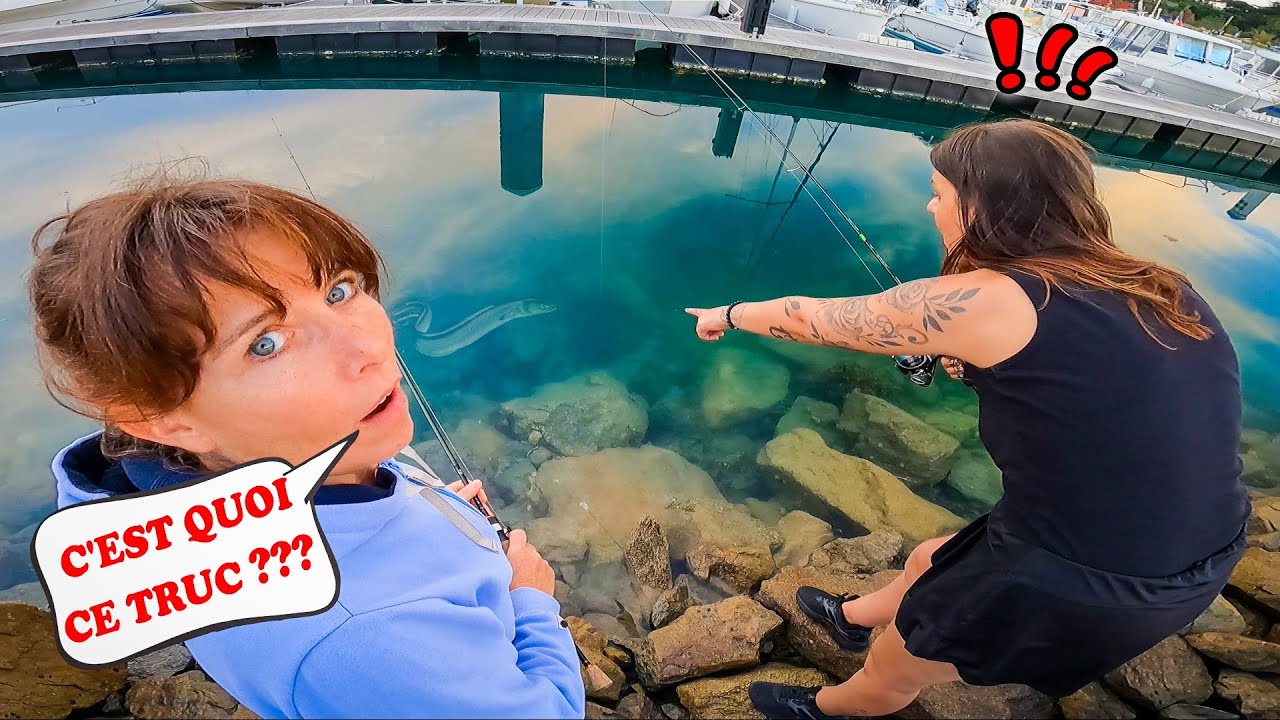 Elles se font attaquer par ce poisson étrange et tentent de l'attraper !!! ( Nos mamans à la pêche )