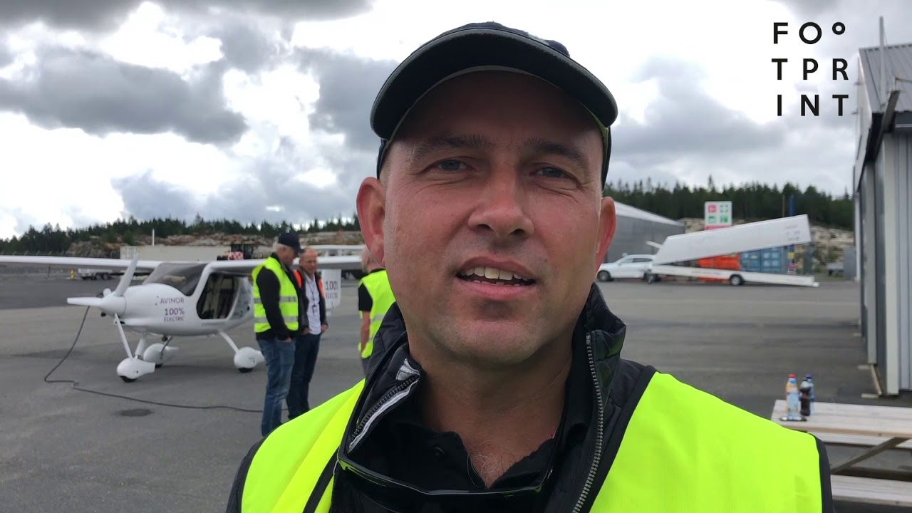 Christopher og Rune tester elfly under Arendalsuka
