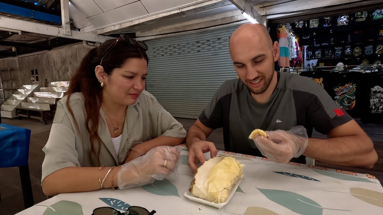 Thailand Trip: Exploring Damnoen Saduak Floating Market & Maeklong Railway Market | Trying durian 🇹🇭