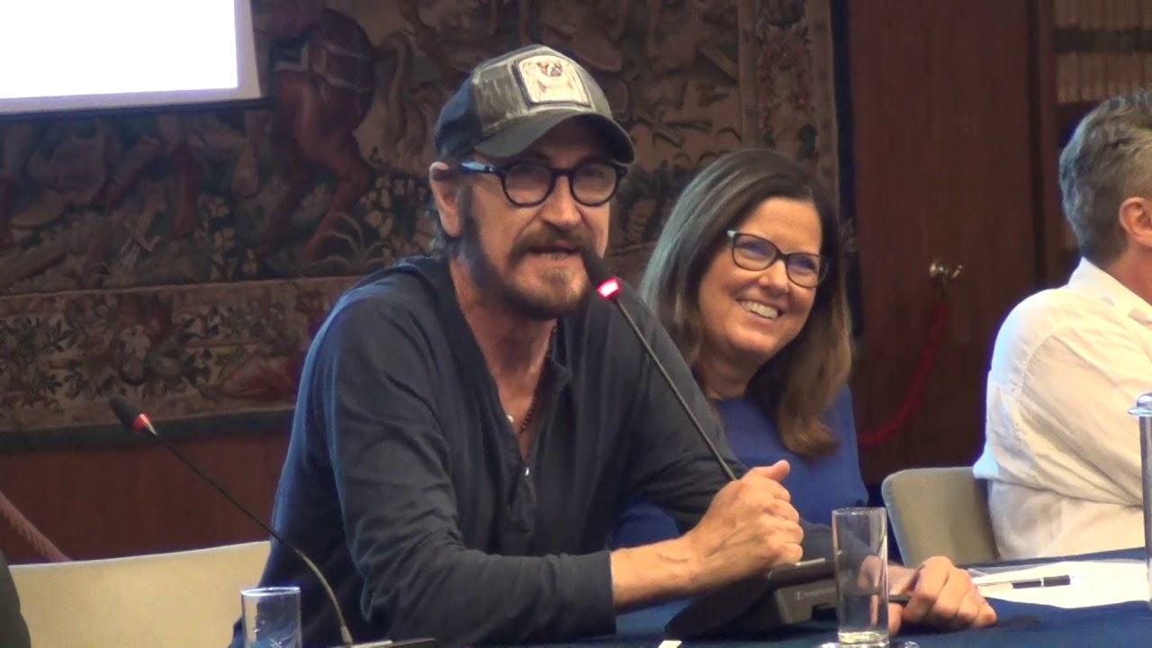 Rocco Schiavone 3 - Marco Giallini parla della moglie morta e delle sigarette