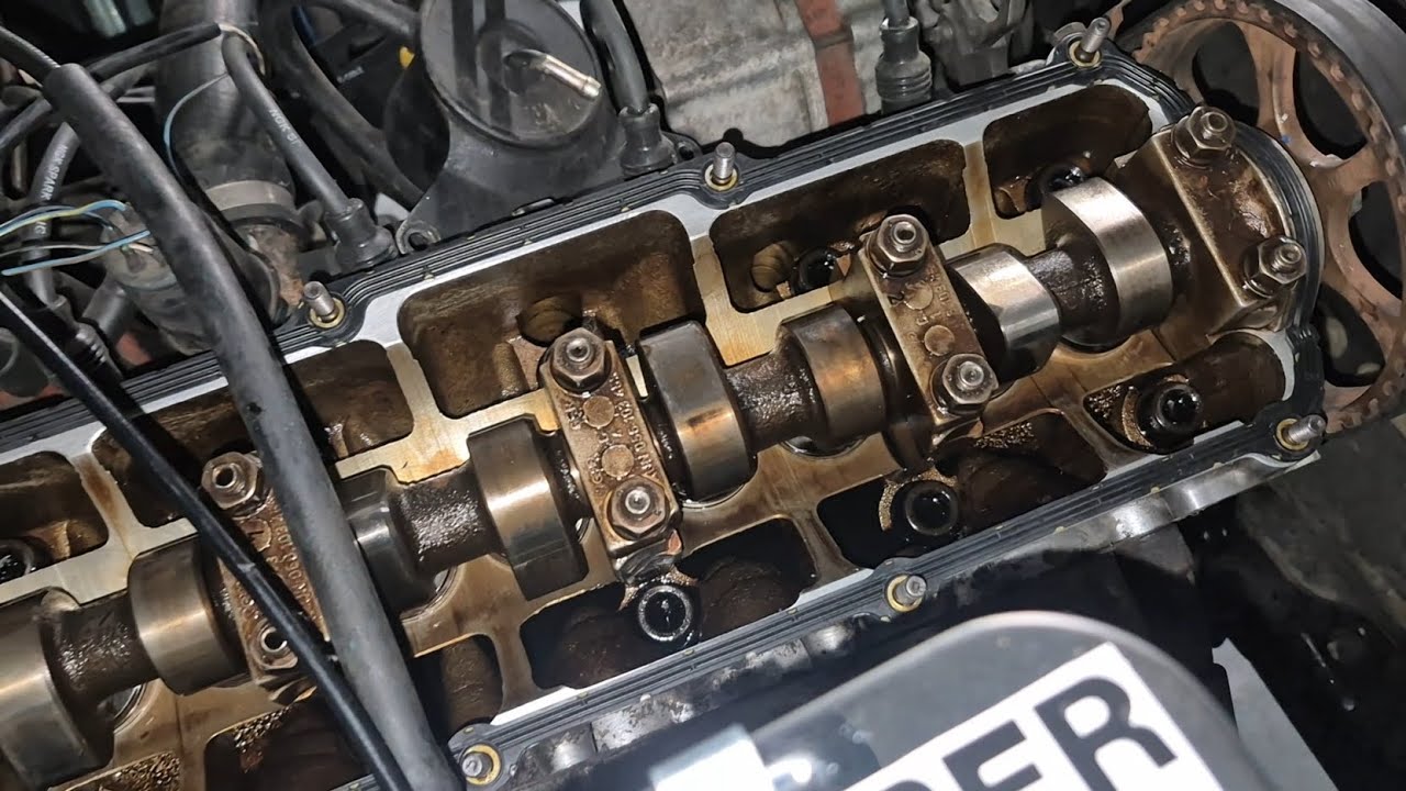 Remplacement joint couvre culasse Audi 80