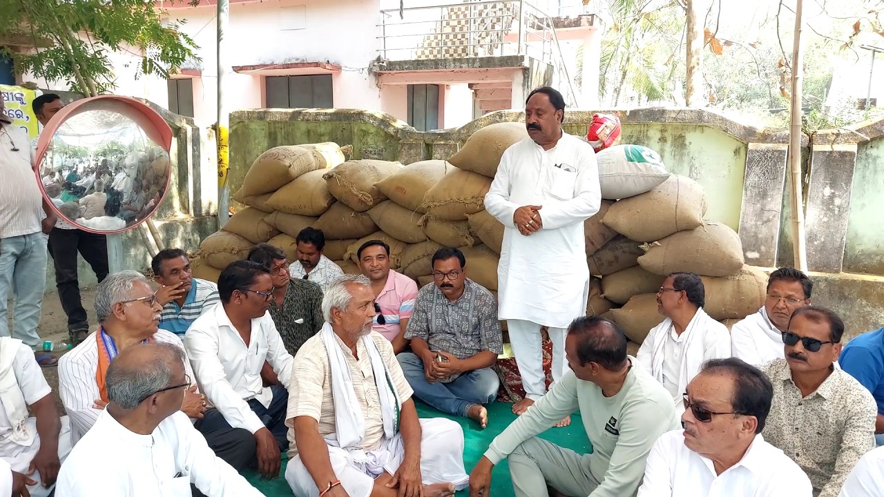 ଜିଲ୍ଲାପାଳ ଅଫିସରେ ଚାଷୀଙ୍କ ଧାରଣାକୁ ସମର୍ଥନ ଜଣାଇଲା ବରଗଡ଼ କଂଗ୍ରେସ #bargarh #farmer #congress #collector