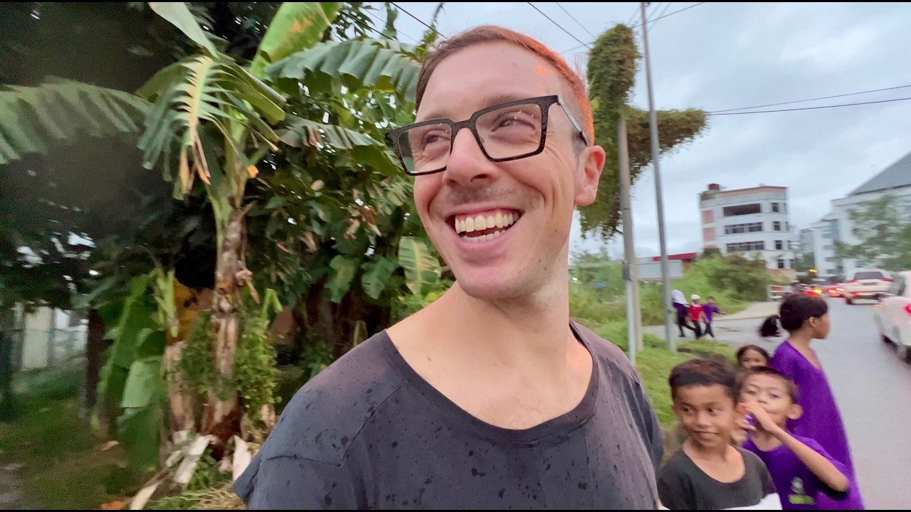 Solo in Malaysia's Notorious KAMPUNG SEMBULAN (Sabah)