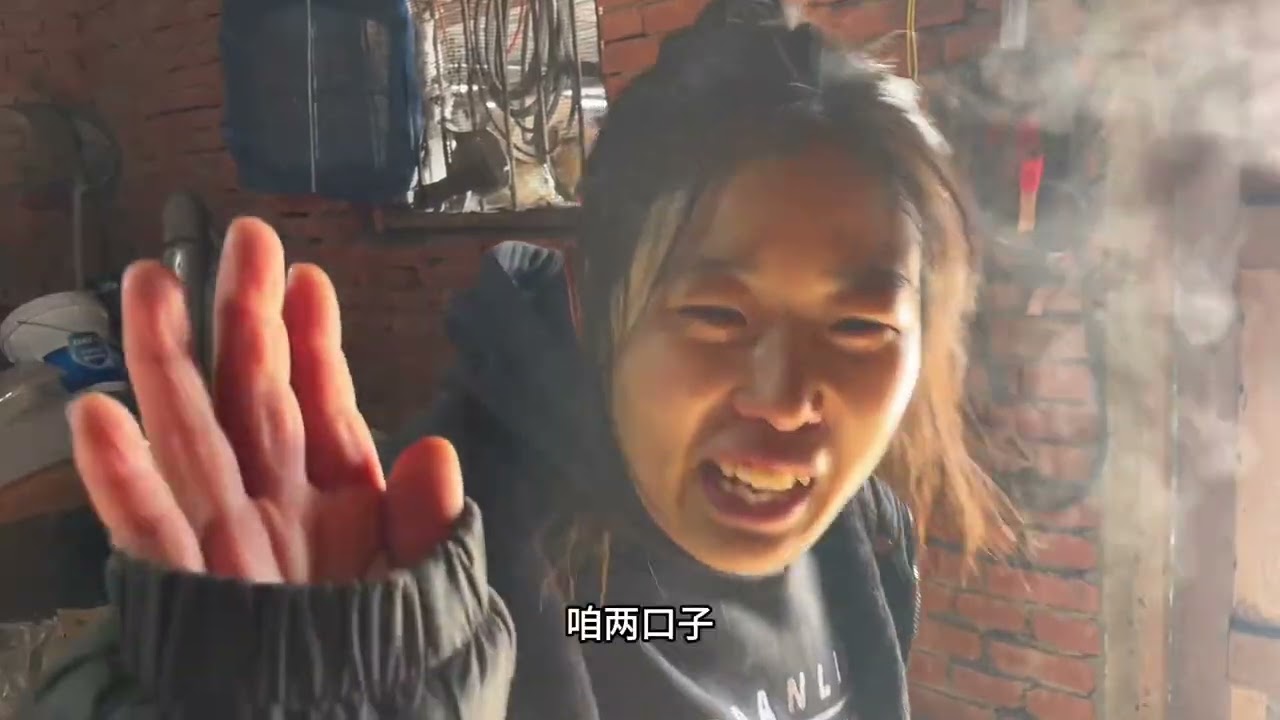 胖子今年放假早，牙妹给找活干，花重金雇的