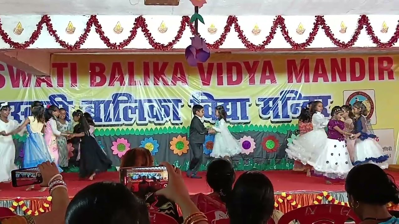 देशभक्ति गाने पर छोटे बच्चों का डांस बच्चों छोटे बच्चों डांस अच्छा लगे तो लाइक करो देशभक्ति के लिए 