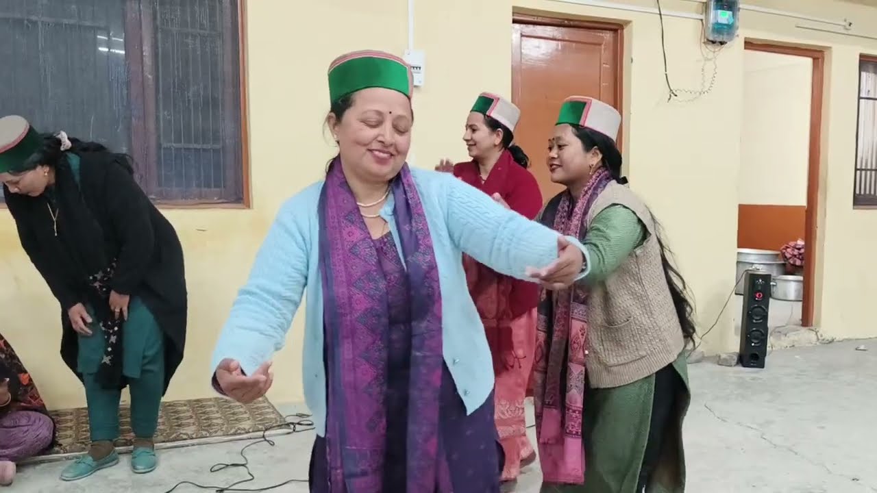 Holi की party में हमने मज़े किए. // vlog - 479 // kinnauri vlogs 