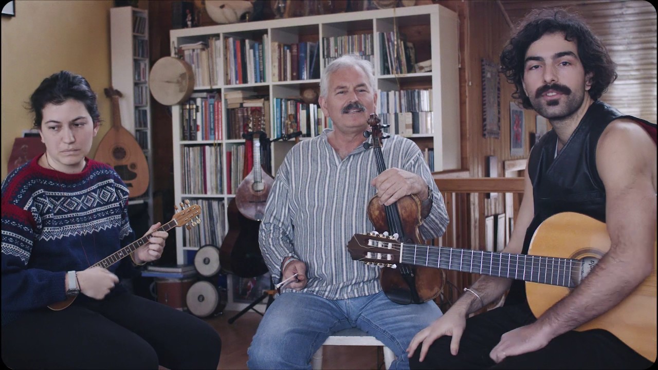 Quarantine family sessions - Thelo spiti kai lefta › Home Sessions (LIVE MUSIC)