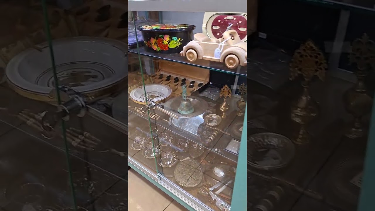 a walk around the vintage shop. (2026)
