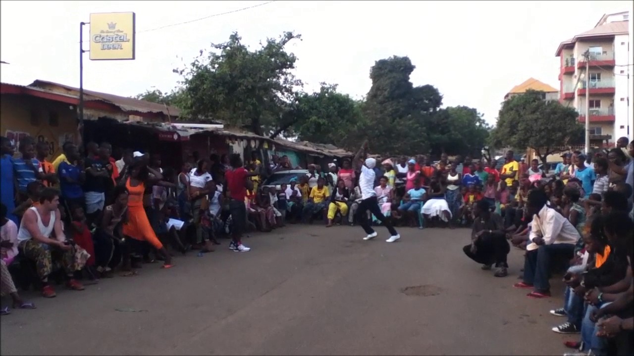 Ballamoussa combines Traditional Dance and Acrobatic in Conakry