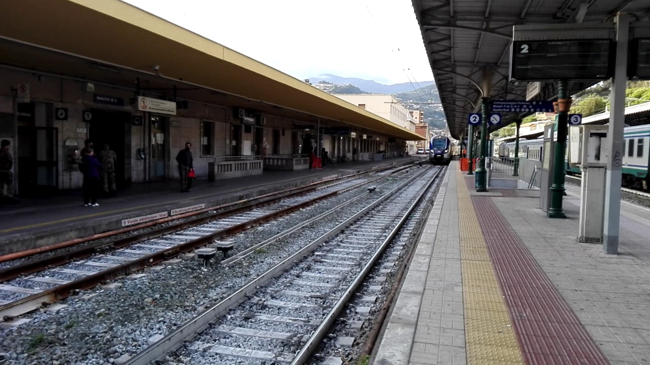 TER PACA NICE VINTIMILLE ENTRE EN GARE