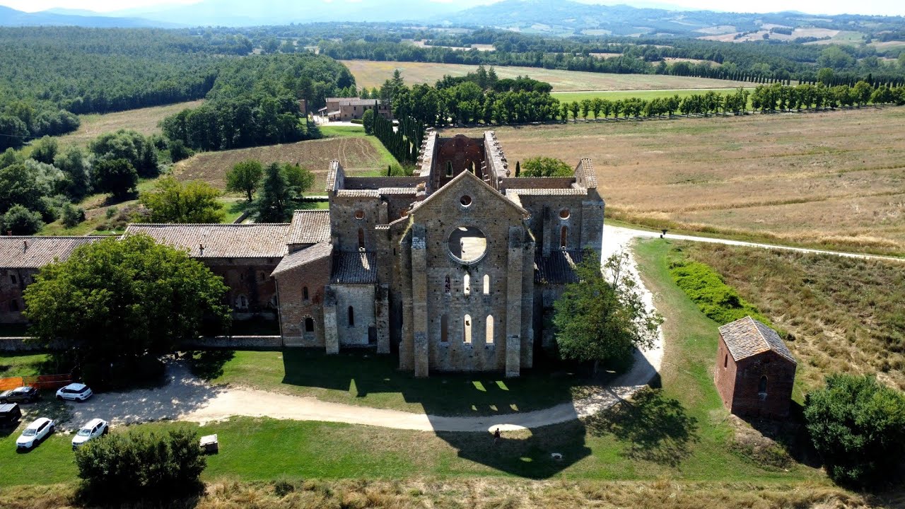ABBAZIA DI SAN GALGANO E LA SPADA NELLA ROCCIA - VIDEO IN 2K