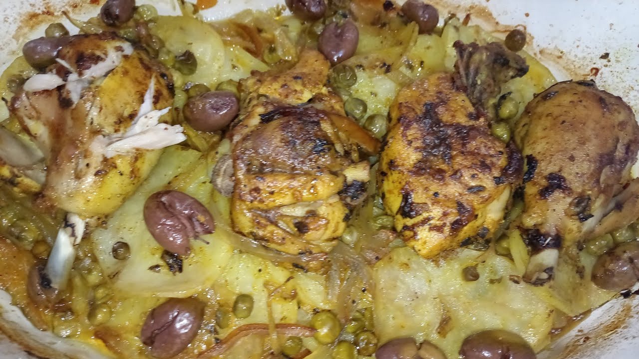 صينية بدجاج والبطاطس مع إضافات أخرى كتجي لديذة😍 ❤️ 💖 💕 