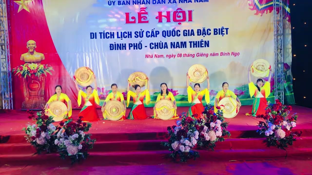 Múa trẩy hội Xuân do c l b Tien trai nha nam biểu diễn 