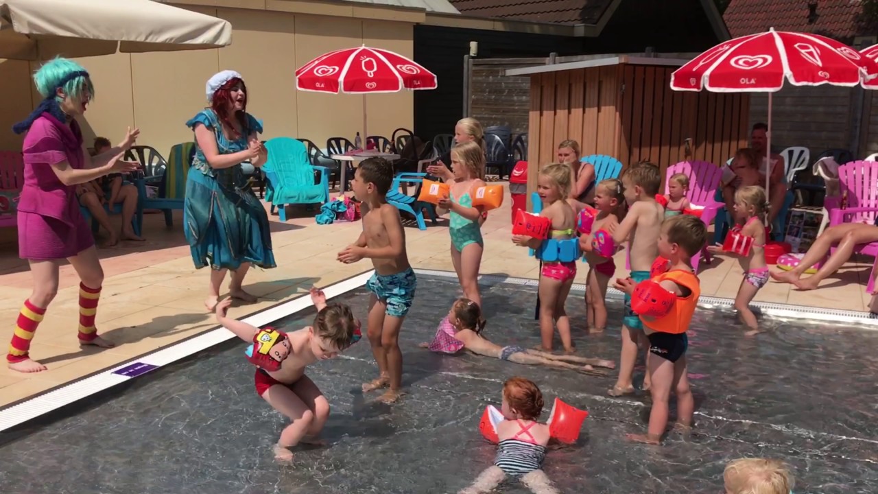 Zwemmen met Bella en Bliz - Kampeerdorp de Zandstuve