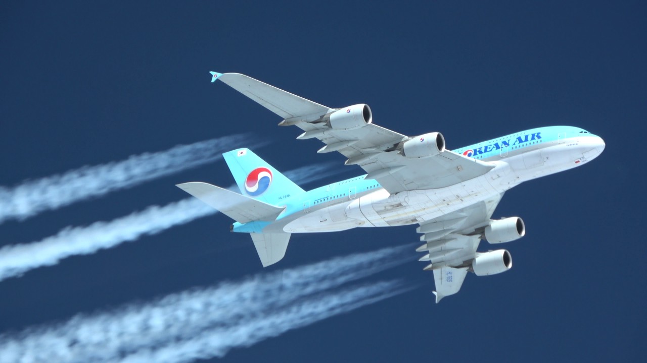 Korean Airlines Airbus 380 Contrails (Up Close)