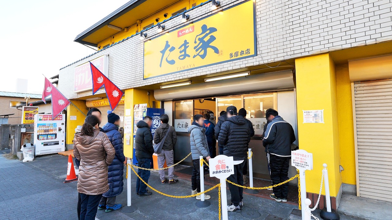朝７時に行列！常連客３３０人が殺到する１１席の家系朝ラーメン屋丨Tokyo Ramen Food