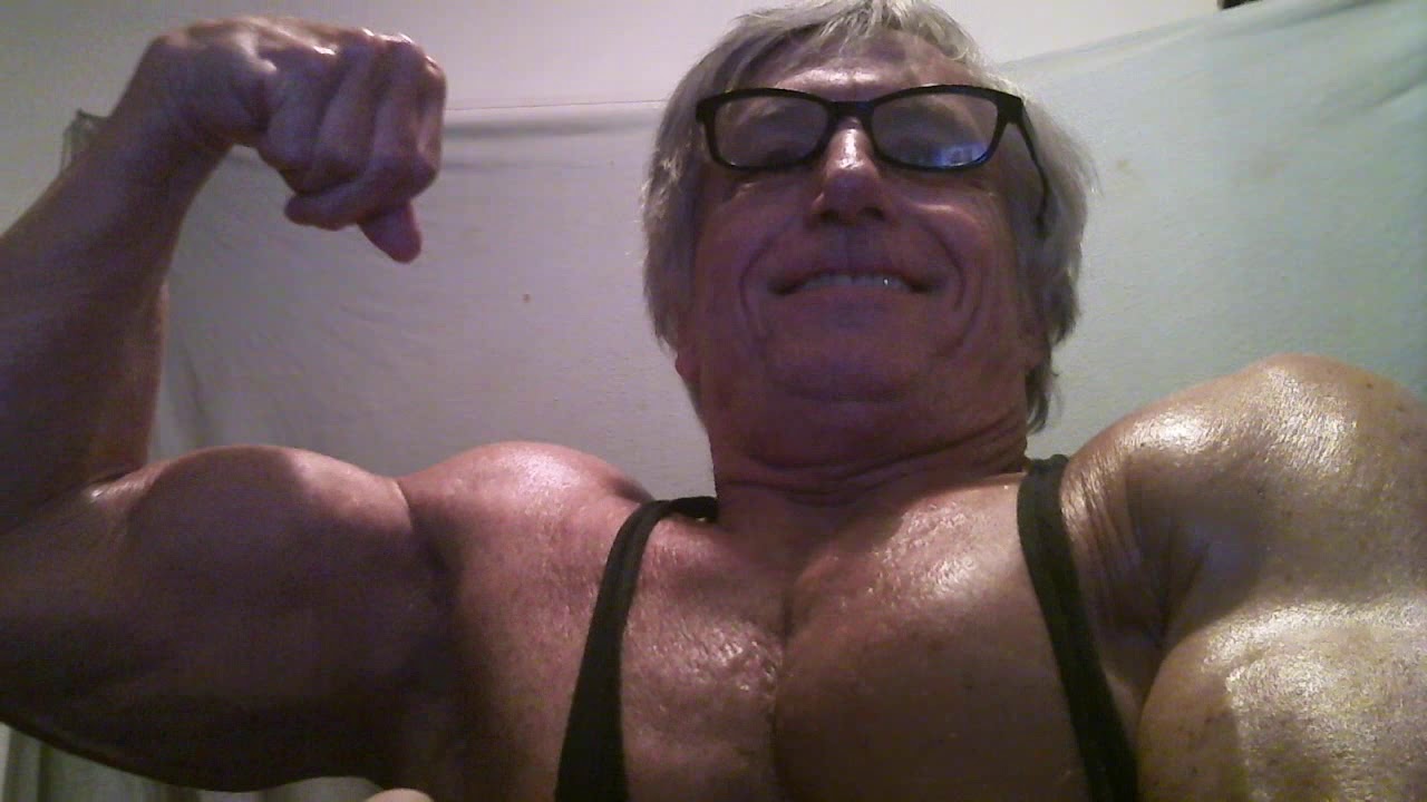 Dennis Beylotte Doing live Skype Shows