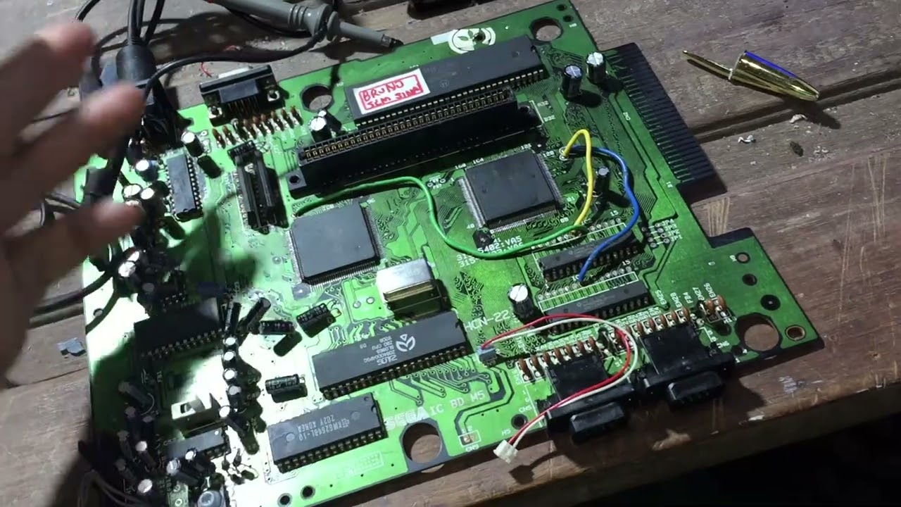 [DICAS COM OSCILOSCÓPIO] Mega Drive JP VA6 Tela Preta Inscrito Bruno - Será que vai dar Conserto?