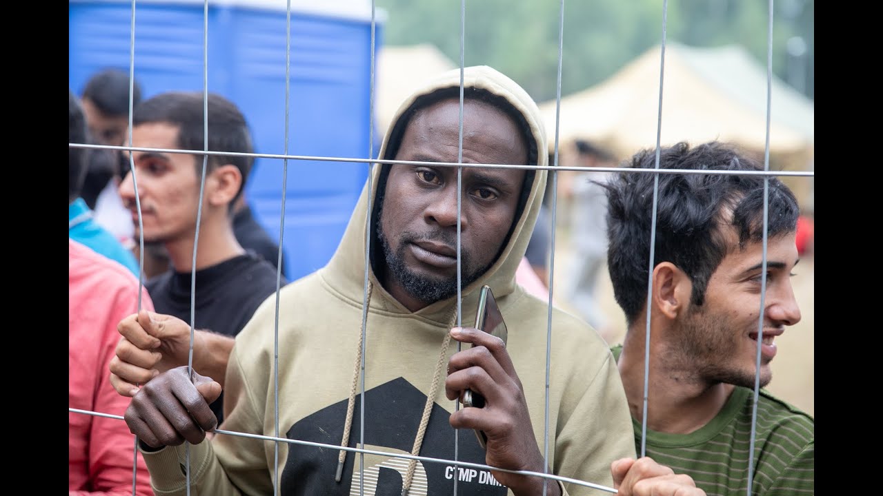 Diena su migrantais stovykloje: Suprantame jūsų baimę, bet nevadinkite mūsų nusikaltėliais