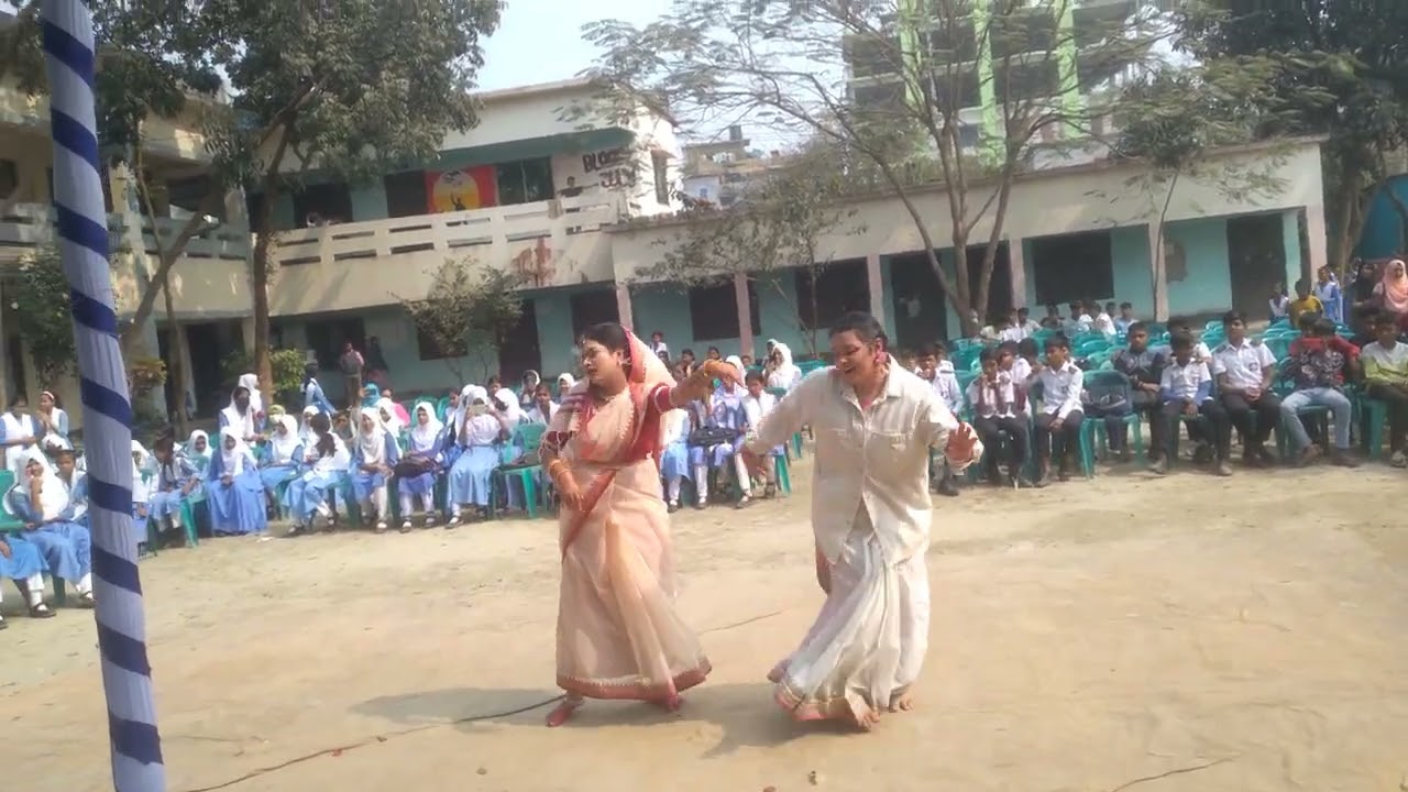 আমার গরুর গাড়িতে বউ সাজিয়ে 