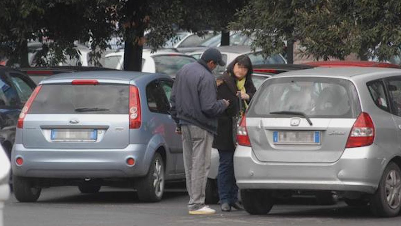 Come difendersi dai parcheggiatori abusivi