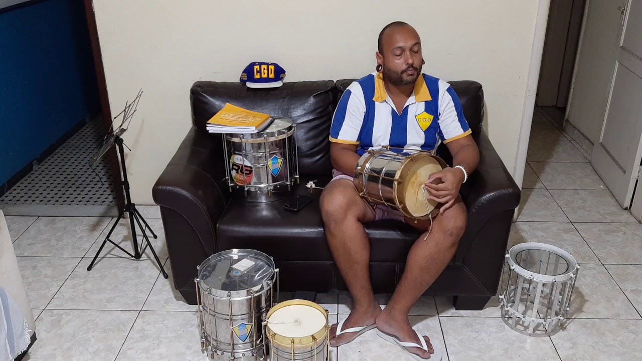 Apresentando a cuíca