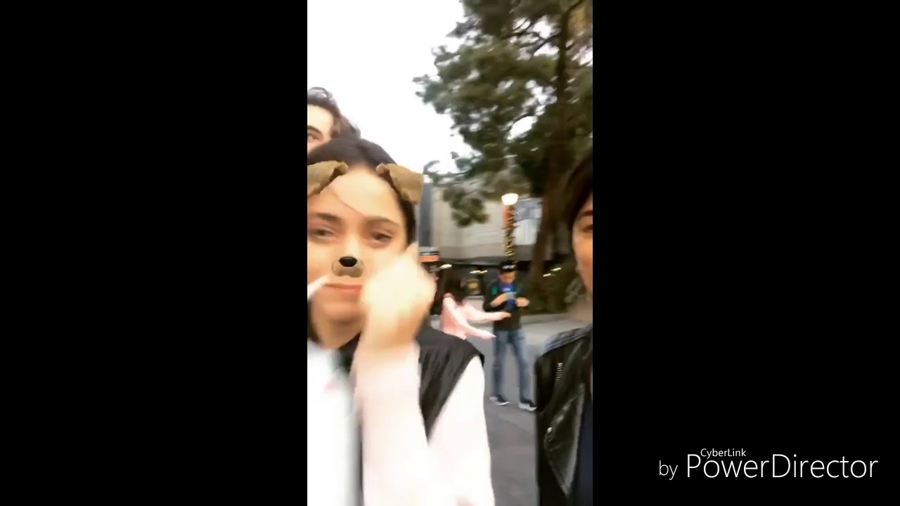 Tini stoessel con su madre y pepe universal studios