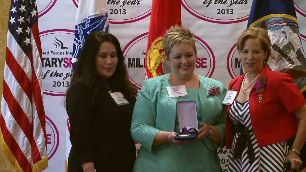 Navy Spouse Receives Navy Military Spouse of the Year Award
