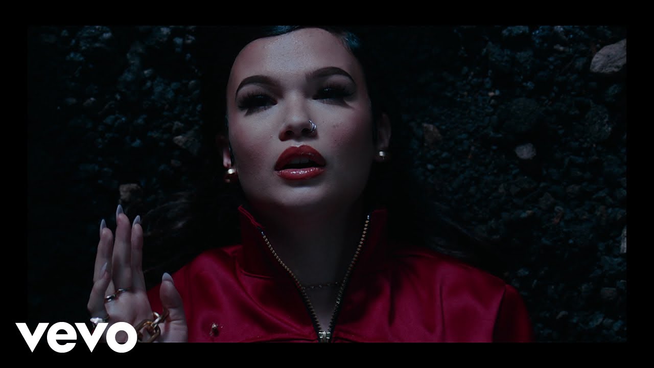 Lola Young - 6 Feet Under (Official Video)