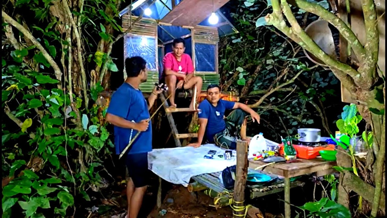 Diguyur hujan deras, bermalam di shelter bertingkat pinggir sungai, relaxing rain sound