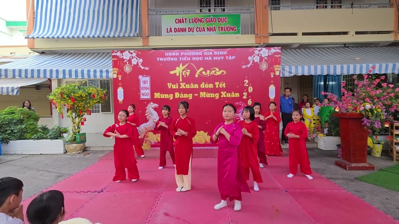 Múa Mừng xuân