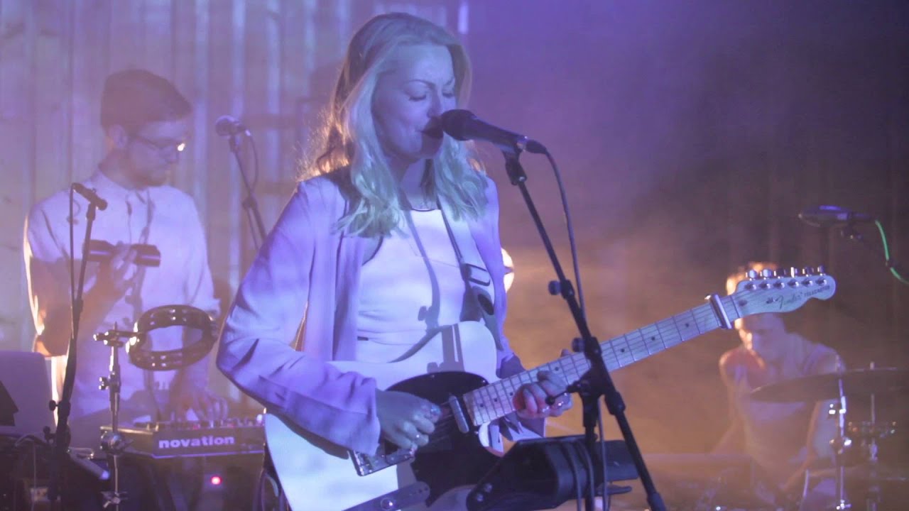 MILA // CLOSER (live @ WORM Rotterdam)