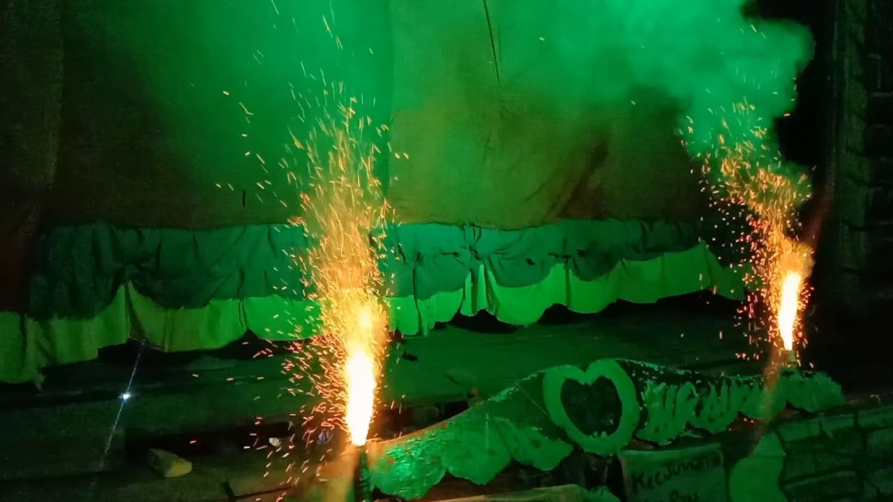 pembukaan yg luar biasa pentas Ketoprak Rama Budoyo malam,ada dua kembang api nyembur di depan