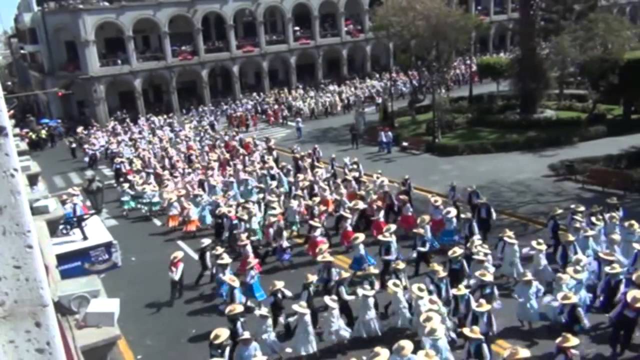 AREQUIPA ROMPE RECORD GUINNESS: 1247 PAREJAS BAILARON EL CARNAVAL DE AREQUIPA EN LA PLAZA DE ARMAS