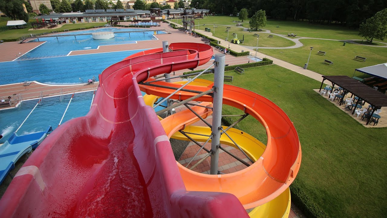 offene Riesenrutsche (rechts) :: Freibad-Rutsche | Vodní areál Jih Ostrava