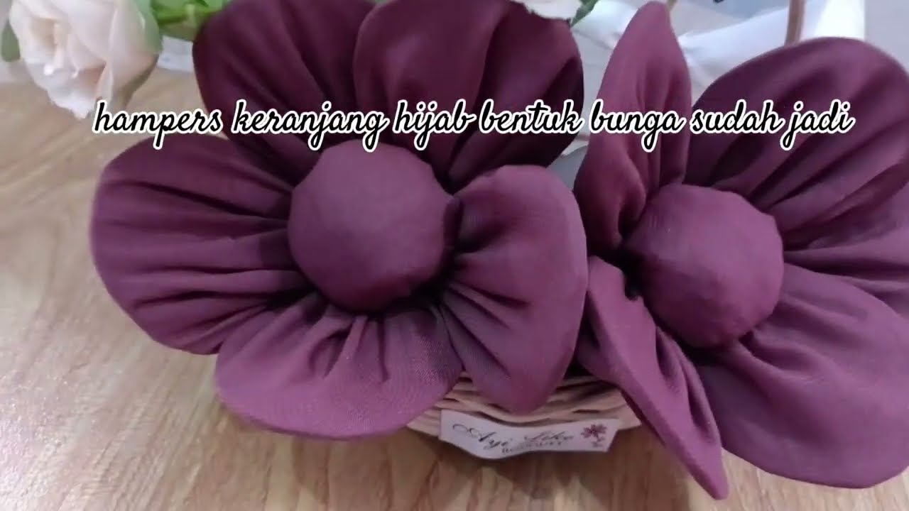DIY hampers kerudung bentuk bunga di keranjang rotan || cocok buat kado hari guru