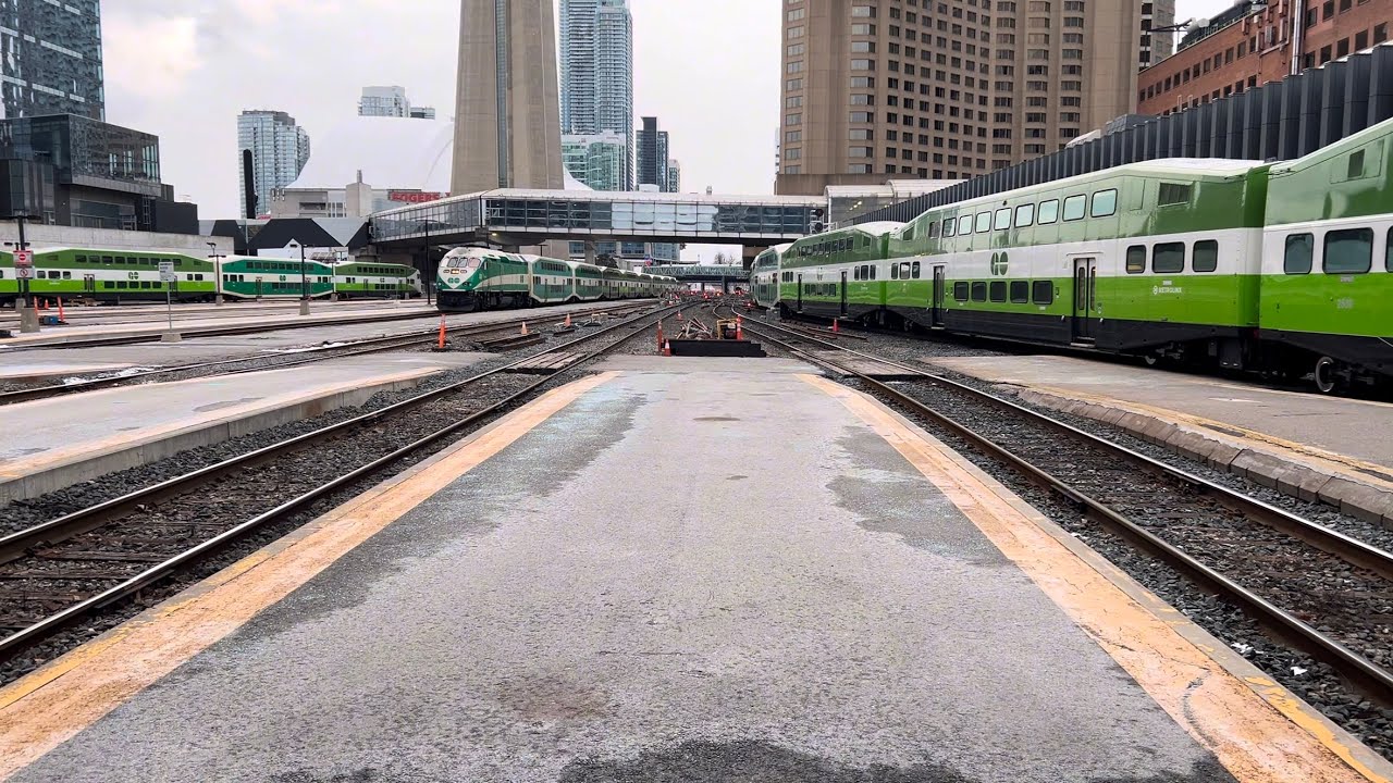 GO Train Action At Toronto Union Station (4k60)