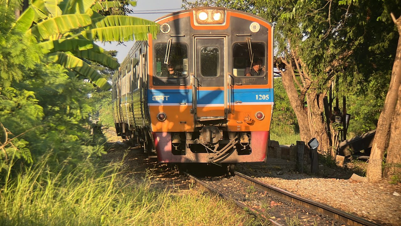 รถชานเมือง4307 วงเวียนใหญ่-มหาชัย จอดรับส่งผู้โดยสารที่หยุดรถสามแยก