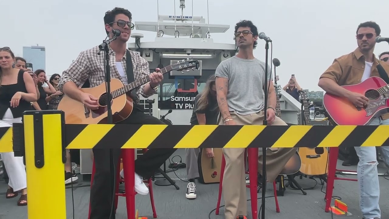 Jonas Brothers Surprise Pop Up Concert NYC Ferry 8/6/25