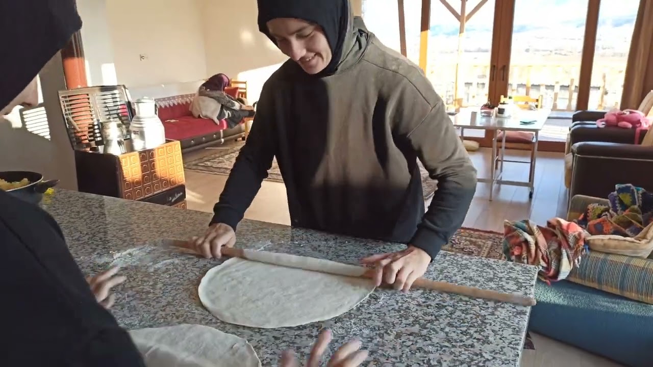 Haluje yapımı  (Çerkes yemeği) (halive, pisi halive)Çerkes mantısı
