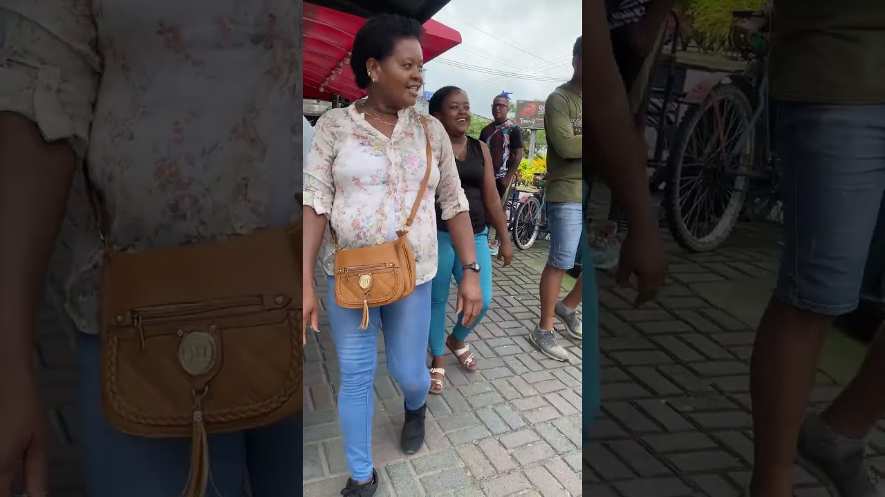 Convertimos a desconoc1dos en Correistas con el Anuncio Mágico 🗞️ 🤣🤣