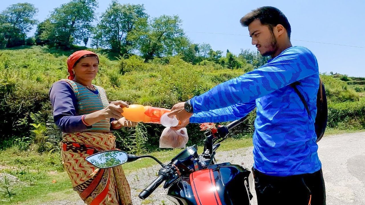 खेतों में कोल्डड्रिंक पार्टी || Namaste Pahad || Ashutosh Negi